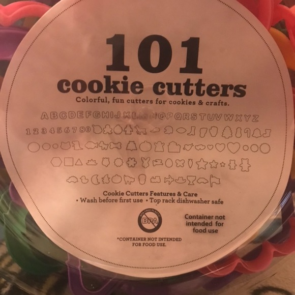 NEW 101 Cookie Cutters w/ Storage Barrel - Picture 2 of 5